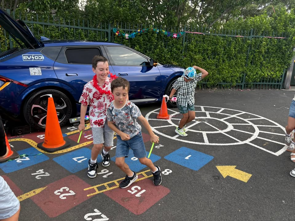 1064353905193300_1477712220524131-1